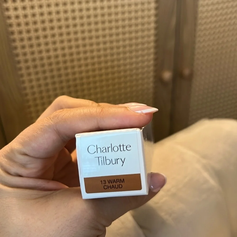 CHARLOTTE TILBURY B19 BEAUTIFUL SKIN FOUNDATION-13 WARM CHAUD NIB